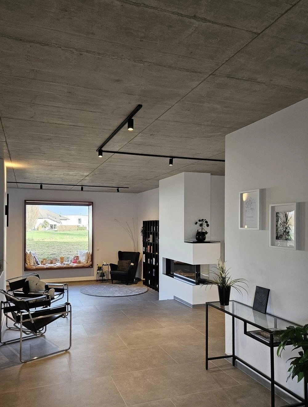 Moquerie Tevo Wing LED noire 1 phase Lyora 4255805300640