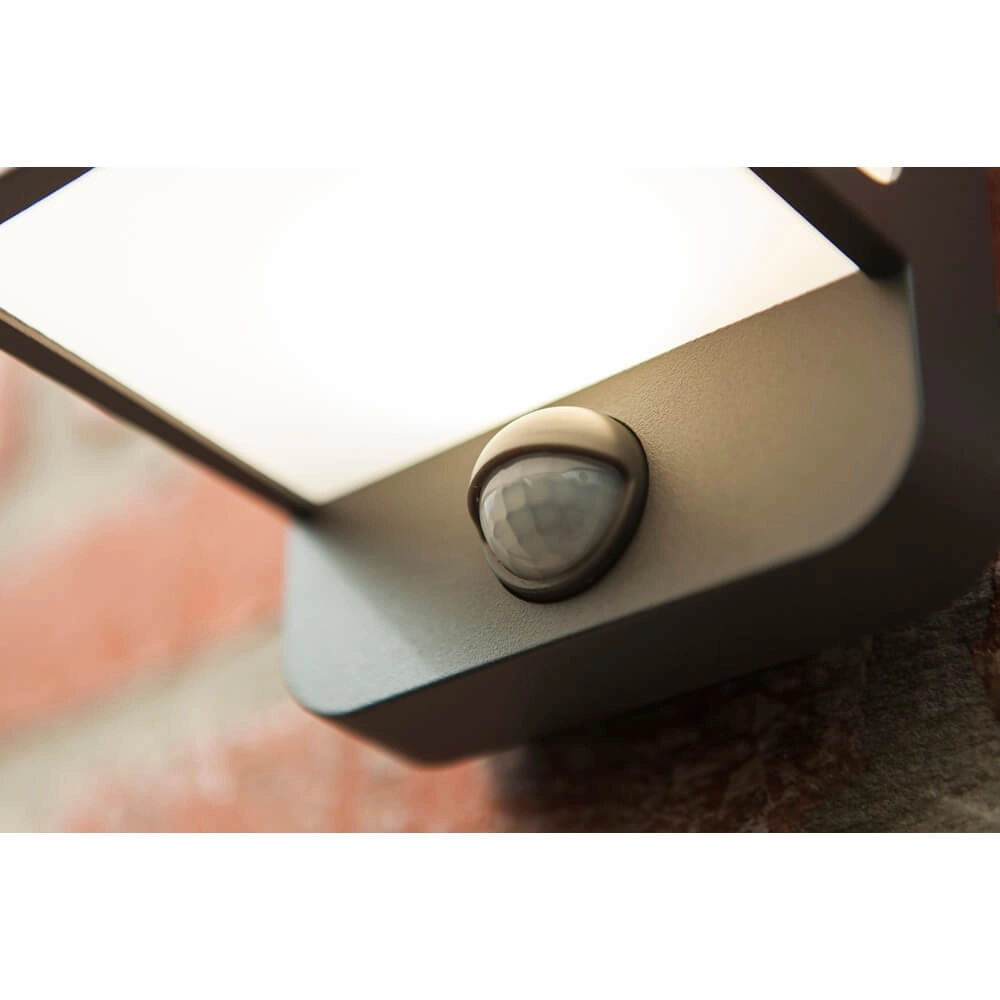 Lampe d’extérieur Cube Doblo avec capteur Lutec 6939412016771