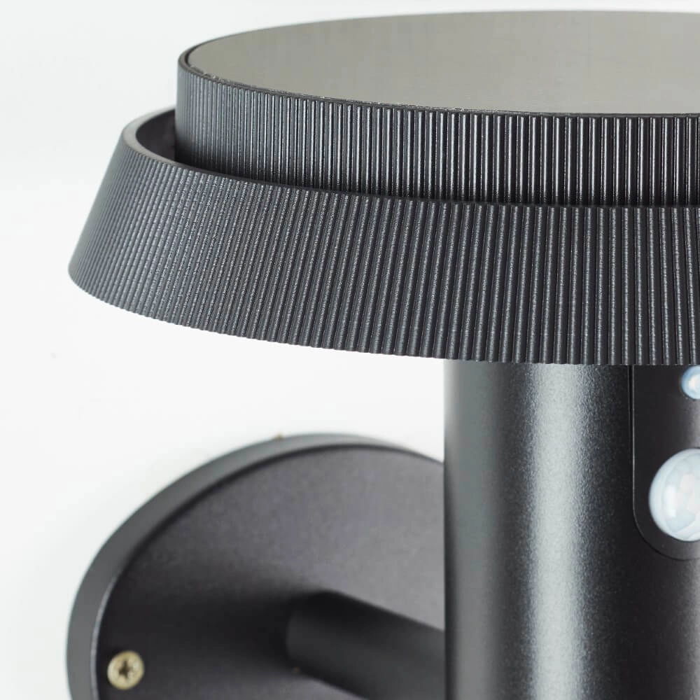 Applique noire Alvero avec capteur Brilliant 4004353437823