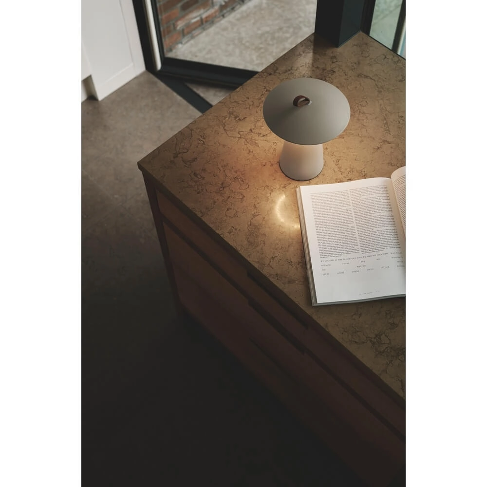 Lampe de table design Ara To-Go Rechargeable de couleur sable Nordlux 5704924016929
