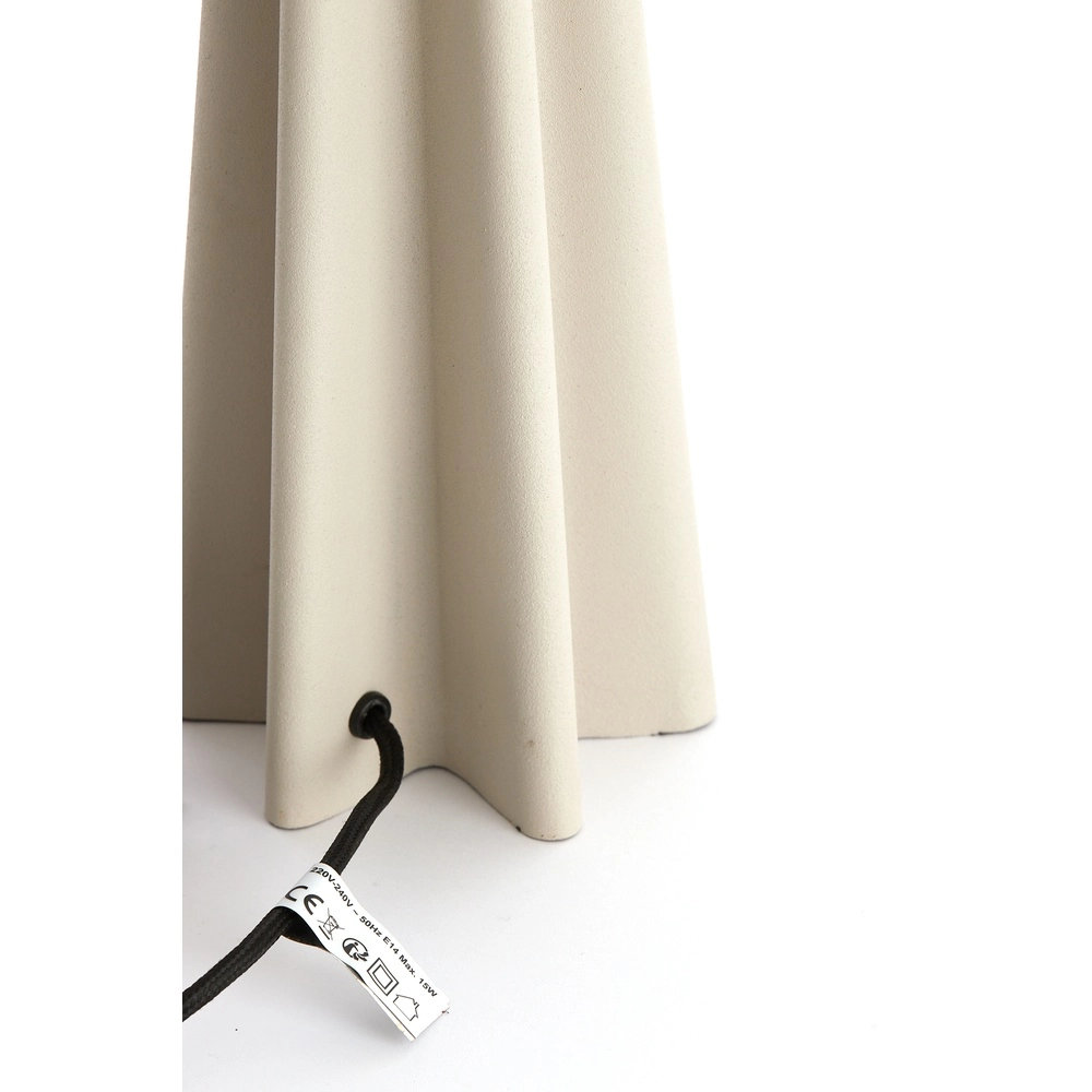 Lampe de table en sable Cukai avec un capuchon métallique Light & Living 8717807742881