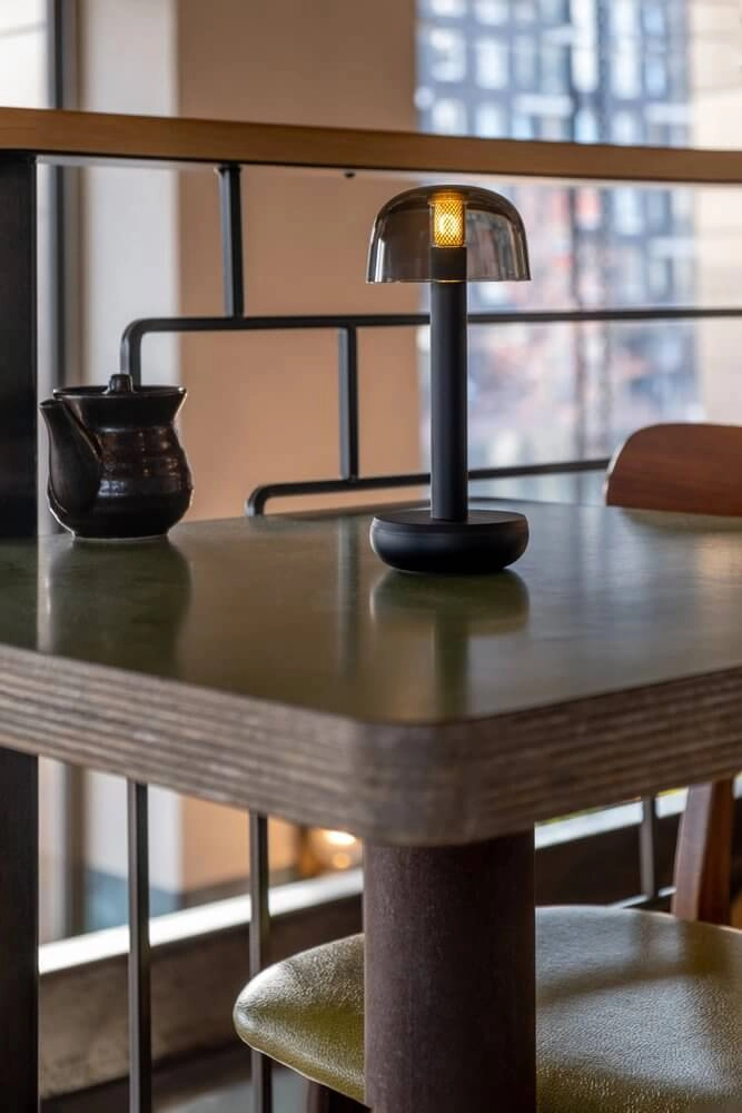 Lampe de table rechargeable Two Black Smoked Humble 7446023311373