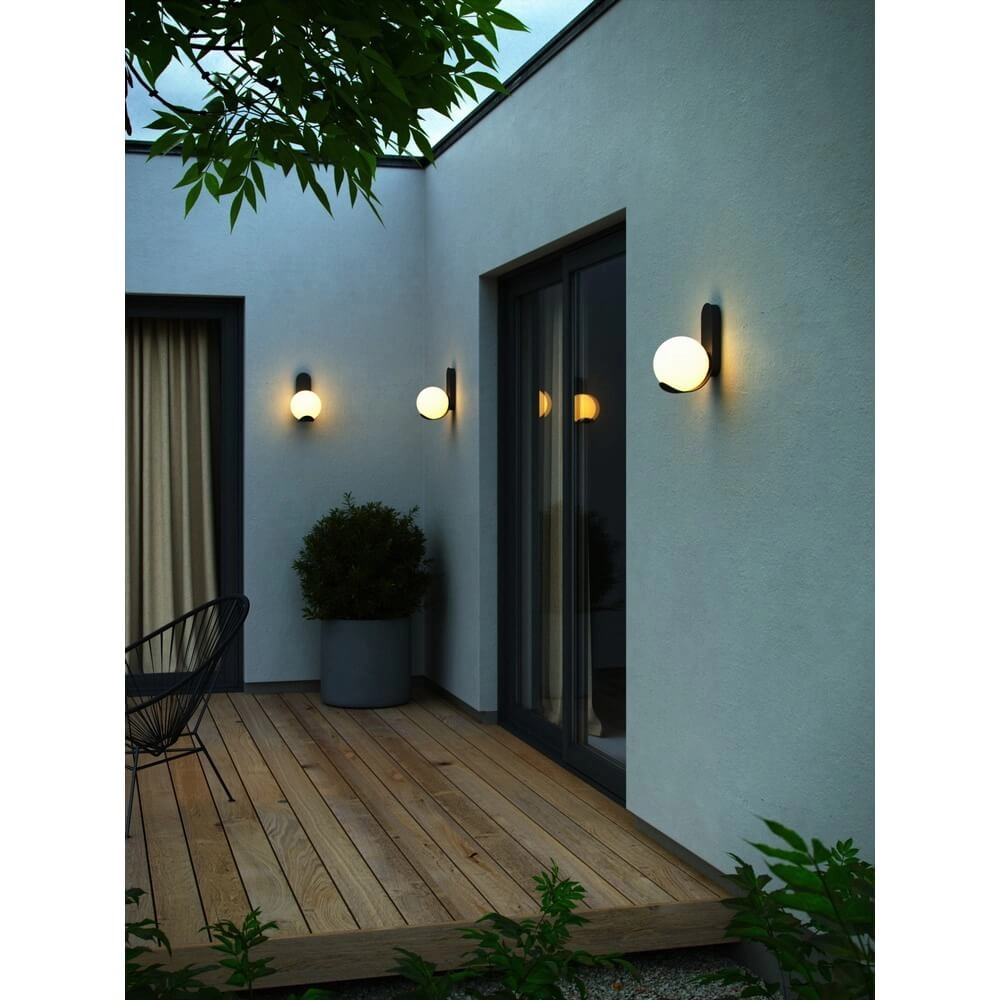 Lampe d’extérieur design Dalius Noir avec sphère blanche Nordlux 5704924017667