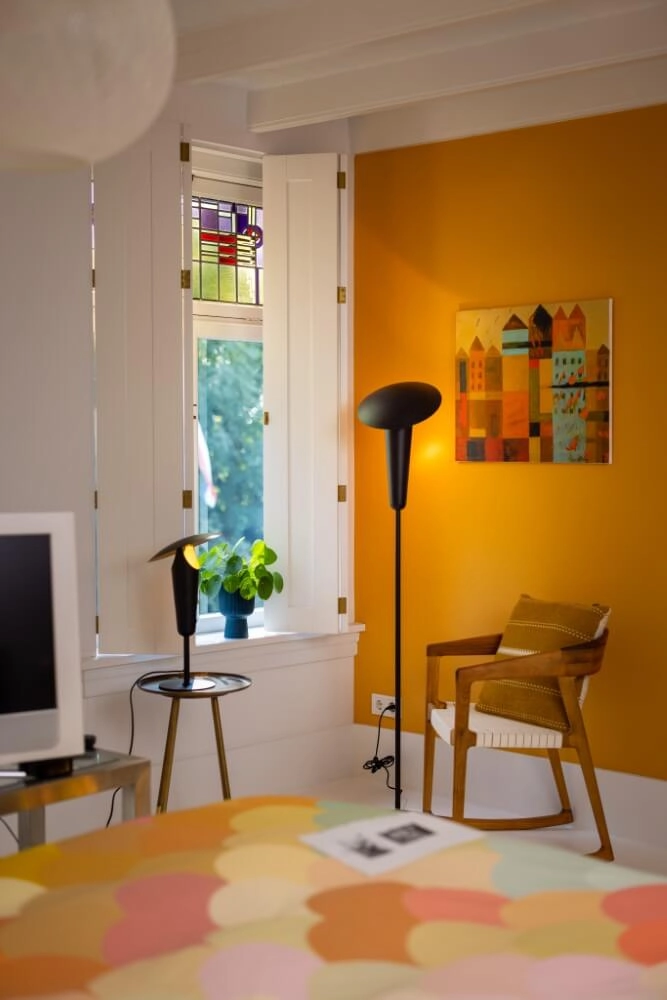 Lampadaire moderne The Britt noir avec de l'or ETH 8720195304449