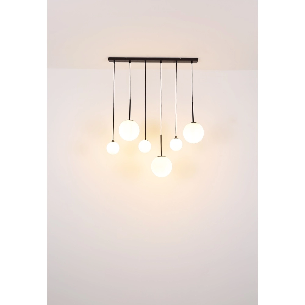 Lampe pendante de conception Hallie Noir à 6 lumières avec sphères blanches Globo 9007371448920