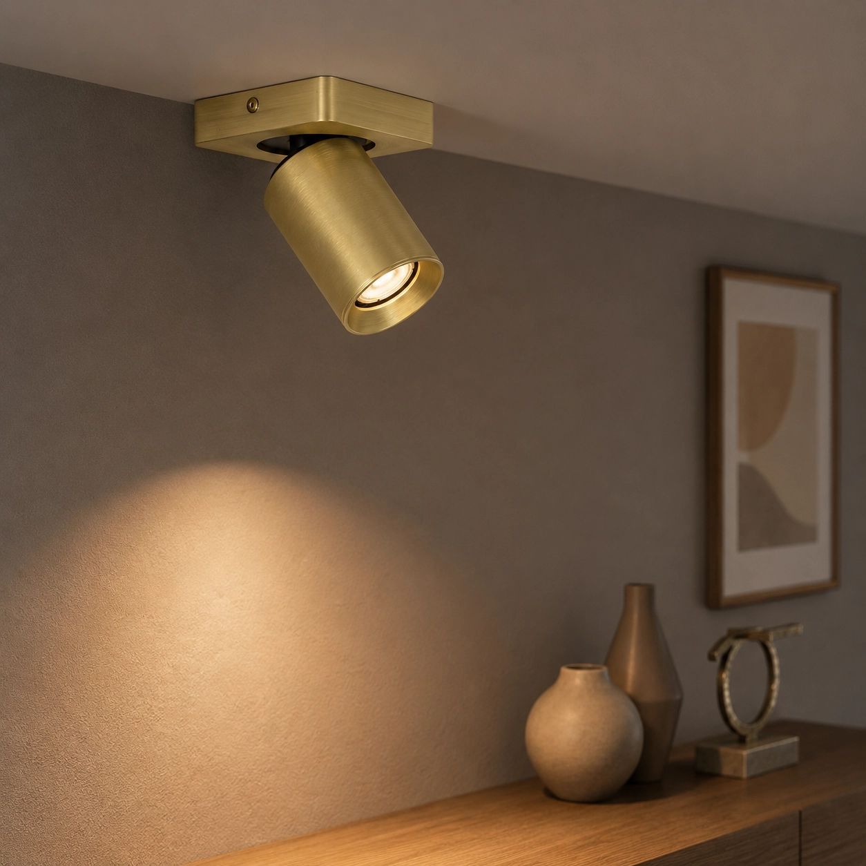 Spot orientable en saillie Megano or