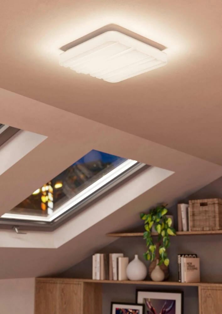 Plafonnier LED moderne Ferentino 28 par 28 cm Eglo 9008606245079