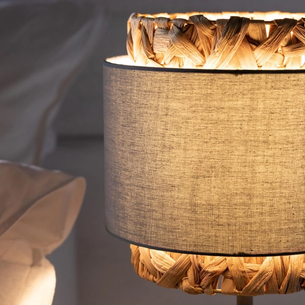 Lampe de table Waterlilly rotin avec tissu gris Brilliant 4004353411908