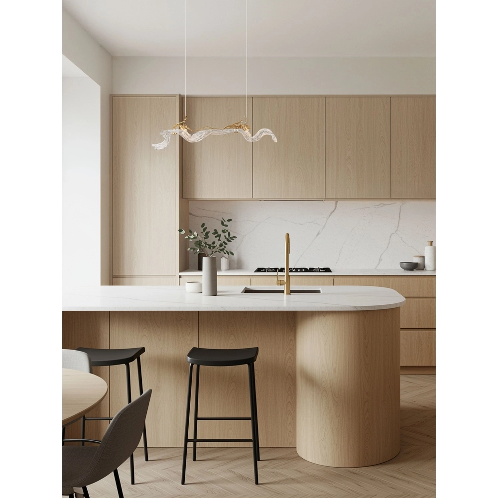 Lampe pendante dorée Avesa avec du verre transparent