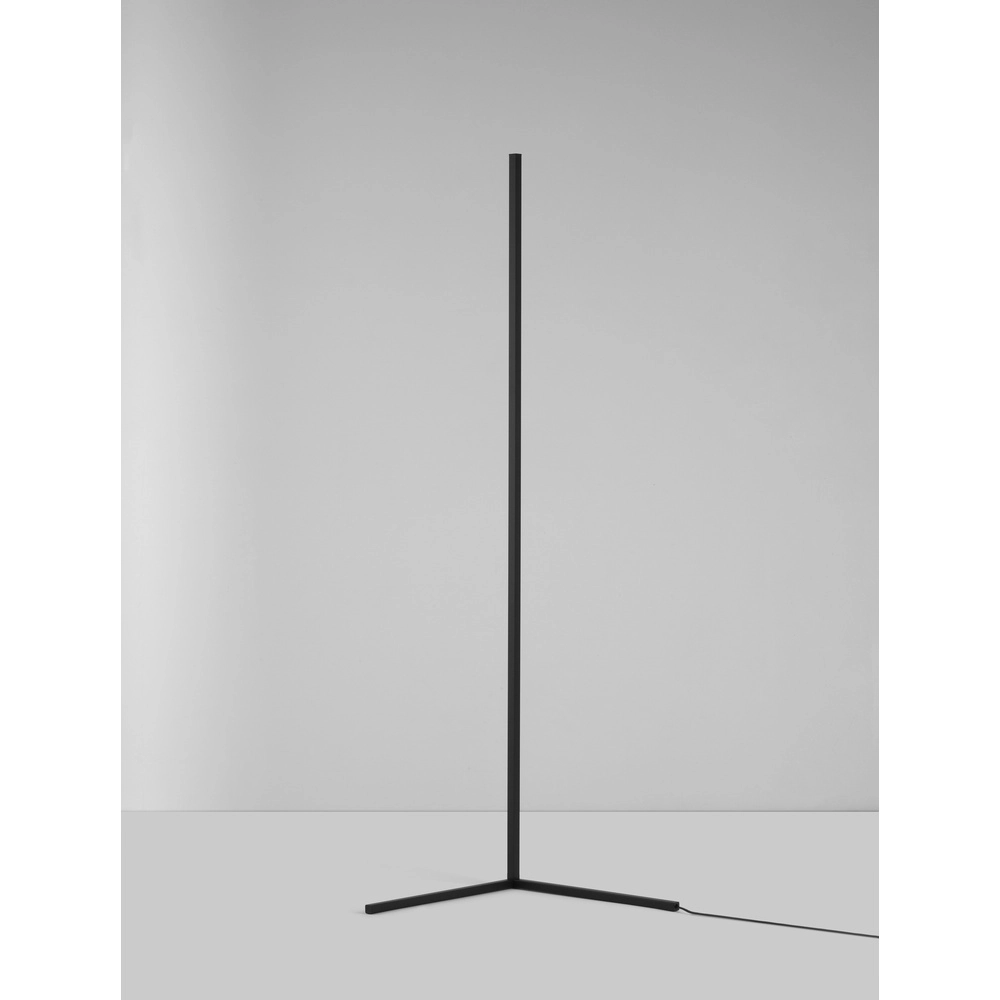 Lampadaire V-Line noir Lyora 5212017433404