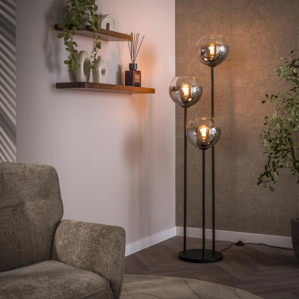 Lampe sur pied 3L Bubble avec du verre argenté qui s’estompe.