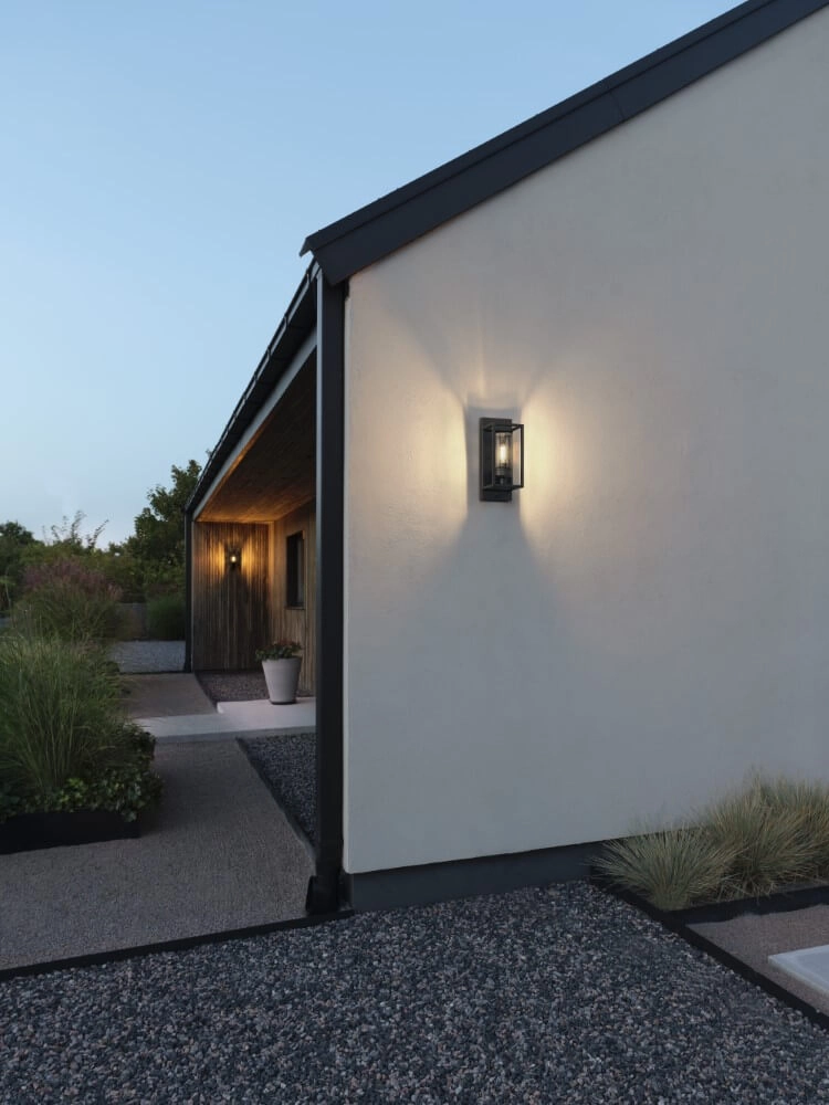 Applique noire Trani avec capteur crépusculaire KonstSmide 7318307353754